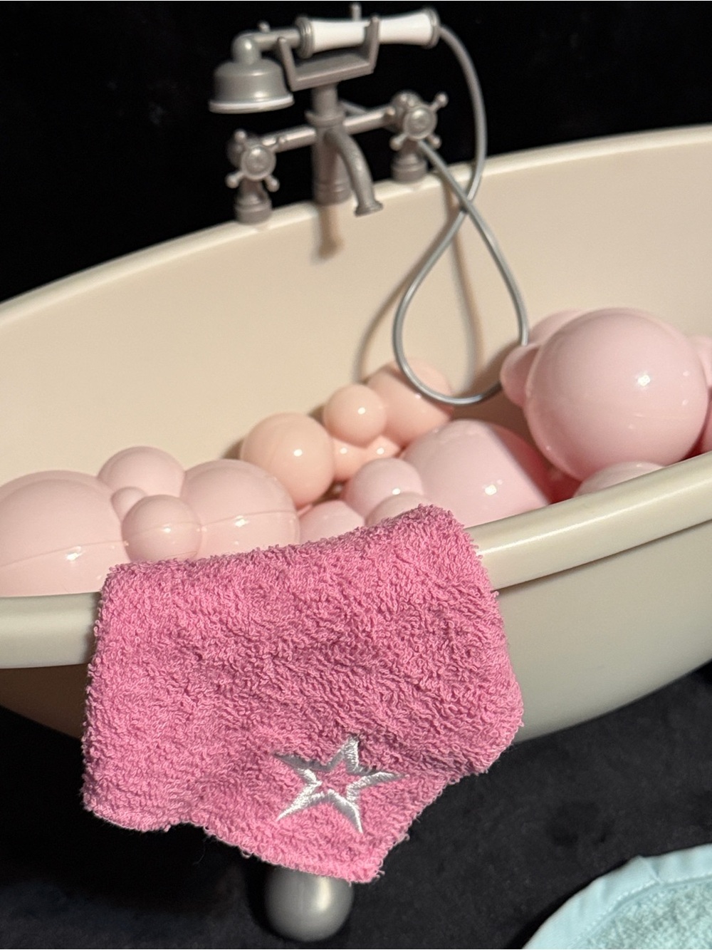 American Girl Doll Bathtub Play Set with Pink Bubbles Blue Mat and Towels - Picture 5 of 15